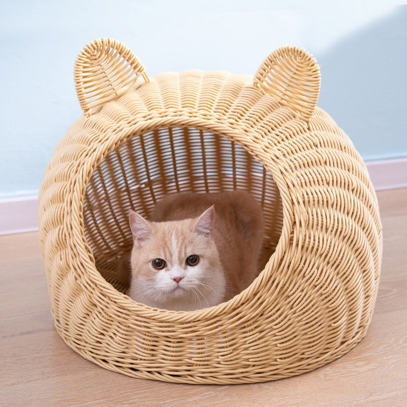 Hand-Knitted Semi-Enclosed Cat House