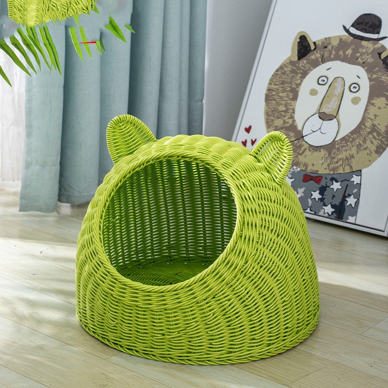 Hand-Knitted Semi-Enclosed Cat House