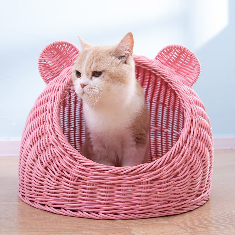 Hand-Knitted Semi-Enclosed Cat House