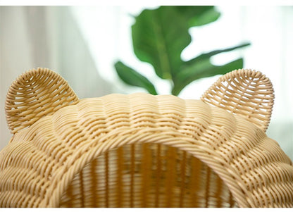 Hand-Knitted Semi-Enclosed Cat House