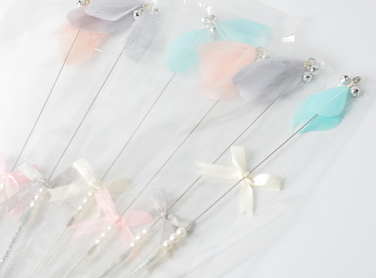 Acrylic Handle Cat Toy with Feather and Bell Wand
