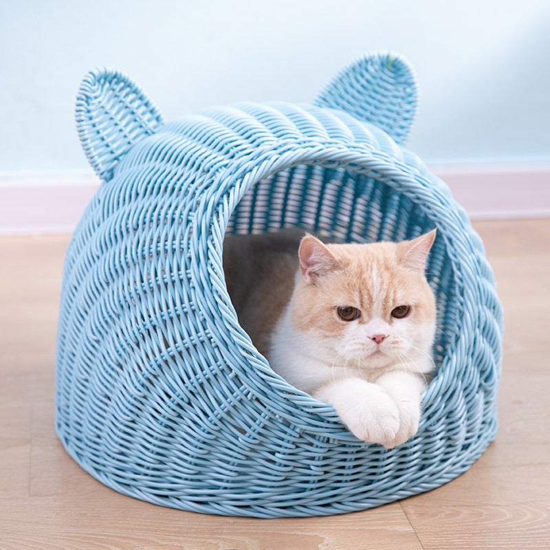 Hand-Knitted Semi-Enclosed Cat House